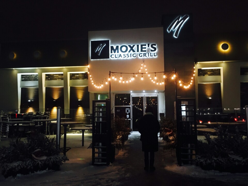 []  Moxie's Classic Grill _  