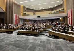 �б�����