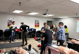 �б�����